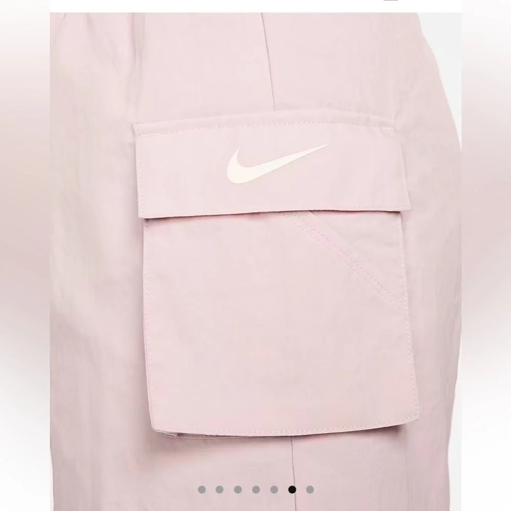 NWT-Nike Women’s Loose Fit Woven Cargo Shorts‎ Platinum Violet **Size S**